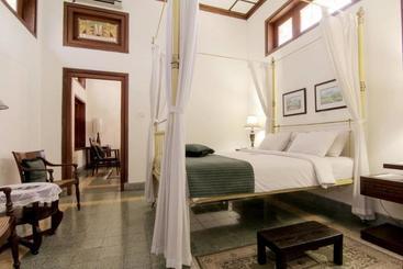 Hotell Roemahkoe Heritage