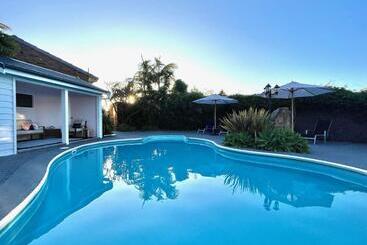 モーテル Pelican Motor Inn