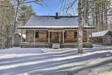 Mökkimajoitus Black Bear Lodge: A Rural White Mtns Retreat