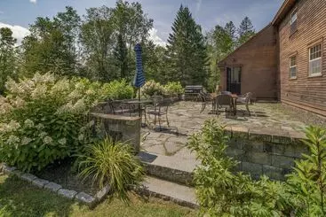 Mökkimajoitus Private Patio: Colonial Home On Kingdom Trails!