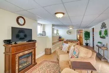 Mökkimajoitus Cozy Historic Home W/ Games, Near Bryce Canyon!