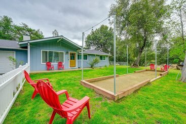 Hus på landet Dog Friendly Oakhurst Home: Walk To Downtown!