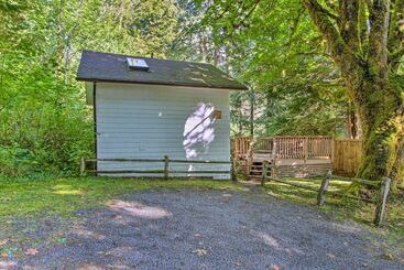 Elk Hideaway: Ashford Cottage W/ Hot Tub!