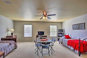 بيت ريفى Hill Country Hideaway W/ Game Room & Patio!