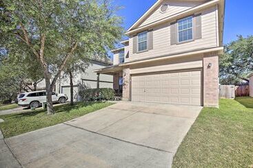 Hus på landet Hill Country Hideaway W/ Game Room & Patio!