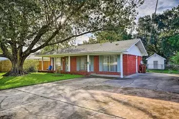 Mökkimajoitus Long Beach Hideaway: Walk To Beach, Shops & Bars!