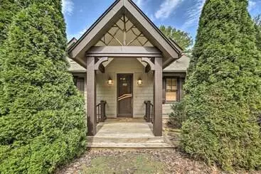 Mökkimajoitus Cashiers Home W/ Outdoor Fireplace & Fire Pit!