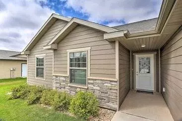 کلبه Rapid City Home W/ Patio < 5 Mi To Downtown!