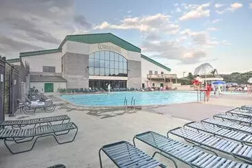 Mökkimajoitus Resort Home On Mountain Golf Course W/ Deck & View