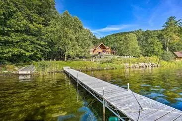 Mökkimajoitus Stunning Vermont Cabin W/ Private Lake Access