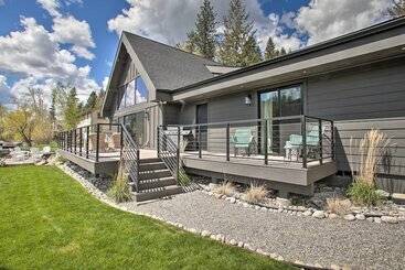 별장 A Contemporary Dream: Lakefront Rathdrum Oasis!