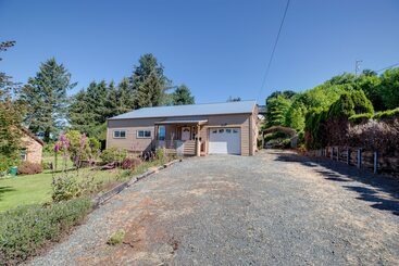 Hus på landet Bay City Vacation Rental Escape ~ 5 Mi To Marina!