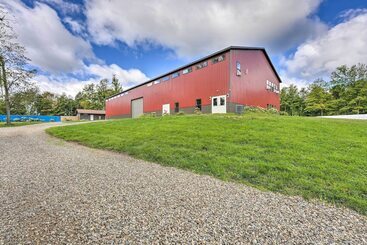 Hus på landet Cassopolis Escape, Near Stevens Memorial Park