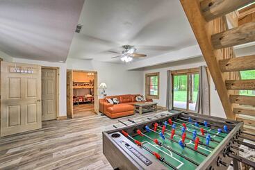 Сельский дом Classy Home W/ Hot Tub: 2 Mi To Lake Access!