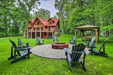 Landhus Classy Home W/ Hot Tub: 2 Mi To Lake Access!