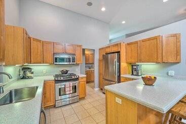 Сельский дом Cozy Whitehall Hideaway W/ Hot Tub + Chiminea!