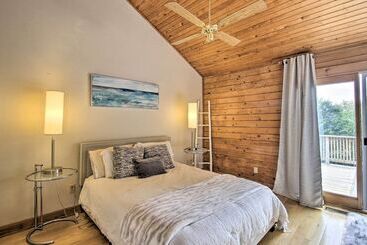קוטג'' Elegant & Quiet Maine Escape W/ Sauna & Deck!