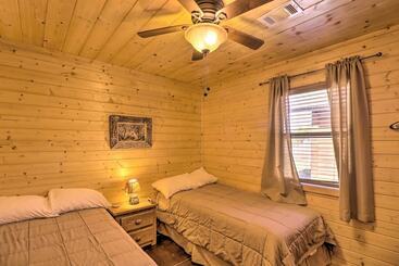 بيت ريفى Heber Springs Cabin W/ Deck + River Views!