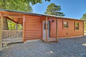 Mökkimajoitus Heber Springs Cabin W/ Deck + River Views!