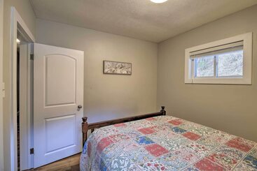 Kır Evi Mullens Cabin W/ Gas Grill & Mountain Views!