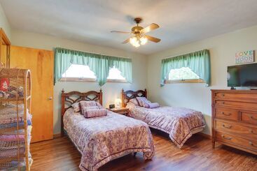 Сельский дом Pennsylvania Countryside Retreat W/ Deck + Yard!