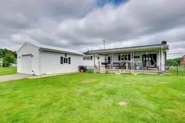 Mökkimajoitus Pennsylvania Countryside Retreat W/ Deck + Yard!