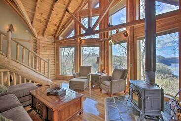 بيت ريفى Petfriendly Highway Log Cabin W/ Lake View!