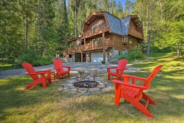 Gîte Rural Wild Huckleberry Alpine Cabin: Fireplace & Deck!