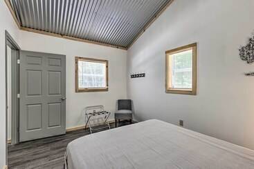 茅舍 Creekside Cabin Retreat W/ Community Fire Pit