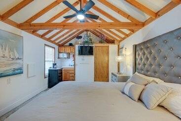 بيت ريفى Everglades City Trailer Cabin: Boat Slip & Porch!