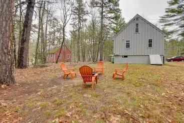 Mökkimajoitus Center Ossipee Cabin W/ Game Room & Fire Pit!