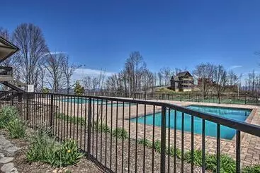 Mökkimajoitus The Phoenix  Cabin W/ Hot Tub In Gatlinburg!