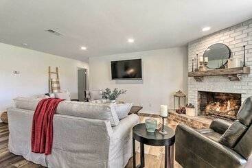 Dom wiejski Green Acres  Home W/ Fire Pit + Fishing Pond