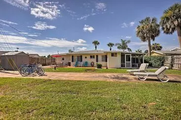 コテージ Ormond Beach Home: Screened Porch, Walk To Beach!