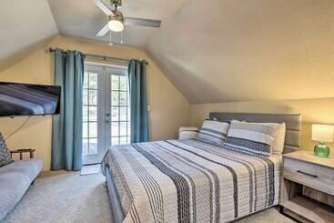 بيت ريفى Dock + Slip: Lakefront Linn Creek Home!