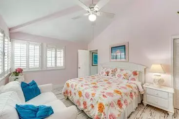 Mökkimajoitus Luxury Key Largo Home W/ Guest House & Pool!