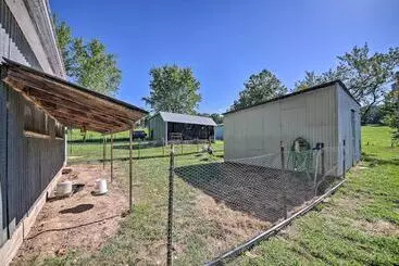 Mökkimajoitus Peaceful Guest Home W/ Patio On 152 Acre Farm