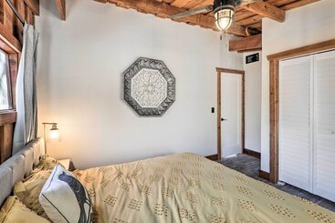 بيت ريفى Fort White Retreat: Deck & River Access!