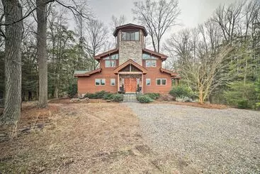Waterfront Cottage W/ Fishing Dock & Fireplace!