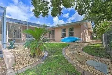 Landhus Waterfront Winter Haven Home With Dock & Hot Tub!