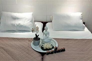 הוסטל Eleni Apartments Sant George Beach