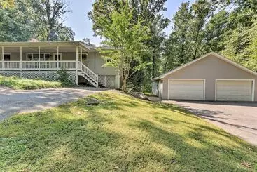 コテージ Harpers Ferry Cabin   Walk To Private Lake!