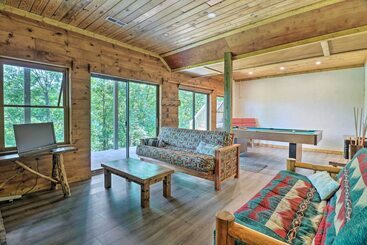 بيت ريفى Deck + Game Room: Lakefront Landrum Cabin!