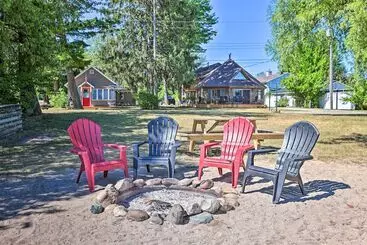 Lakefront  Manitou Cottage  < 1 Mi To Downtown!