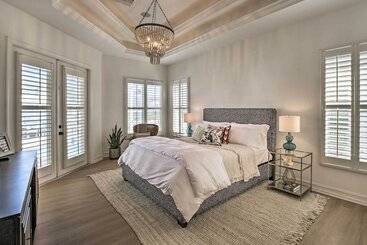 Vakantiehuisje Luxury Island Oasis W/ Pool & Dock, 1 Mi To Beach!