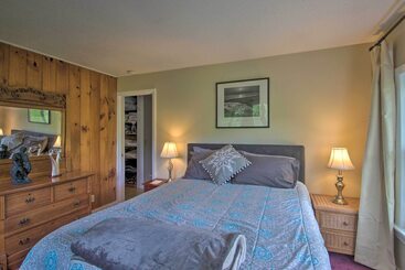 별장 White Mountains Home W/ Hot Tub   Walk To Town!