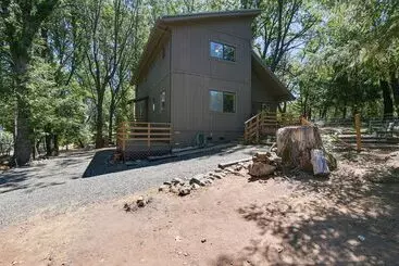 コテージ Welcoming Cole Ridge Chalet In Kelseyville!