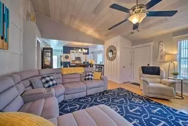 Mökkimajoitus Peaceful Wilmington Home Near Beach & Downtown!