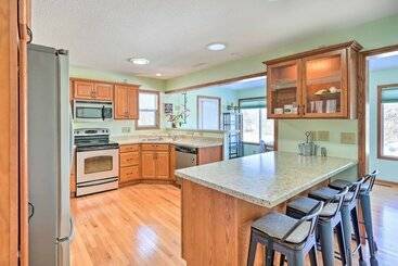 بيت ريفى Cedar Rapids Home ~ 3 Mi To Dtwn!