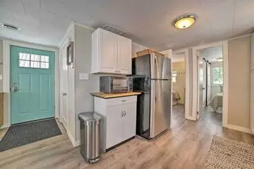 Charming Modern Cottage On Houghton Lake!